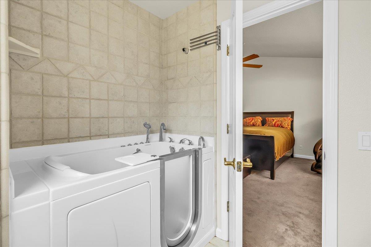 Detail Gallery Image 11 of 27 For 817 Lewis Rd, Royal Oaks,  CA 95076 - 3 Beds | 2 Baths