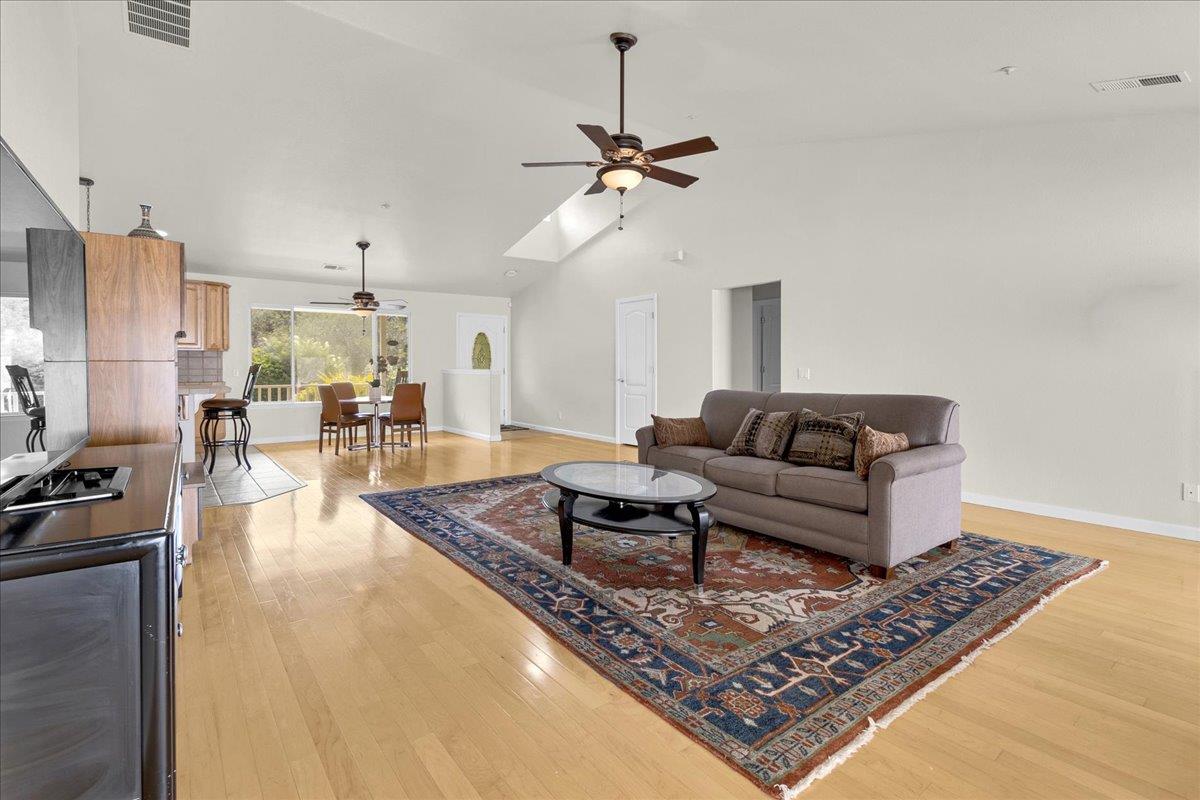Detail Gallery Image 4 of 27 For 817 Lewis Rd, Royal Oaks,  CA 95076 - 3 Beds | 2 Baths