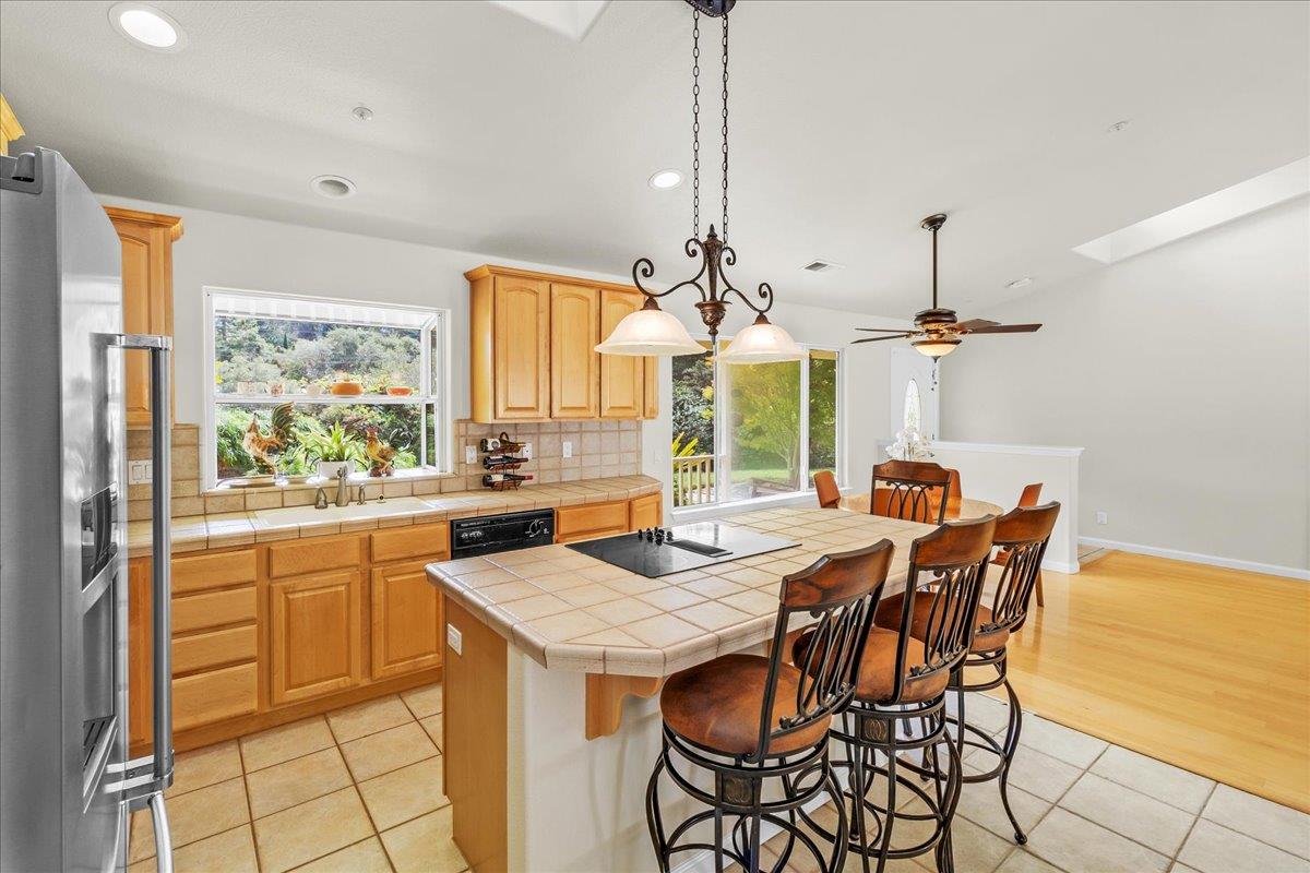 Detail Gallery Image 7 of 27 For 817 Lewis Rd, Royal Oaks,  CA 95076 - 3 Beds | 2 Baths