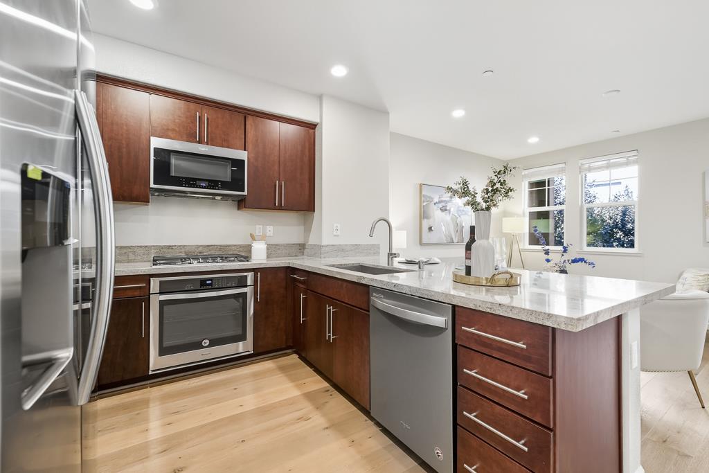Detail Gallery Image 13 of 50 For 1036 Onofrio Ln #6,  San Jose,  CA 95131 - 2 Beds | 2 Baths