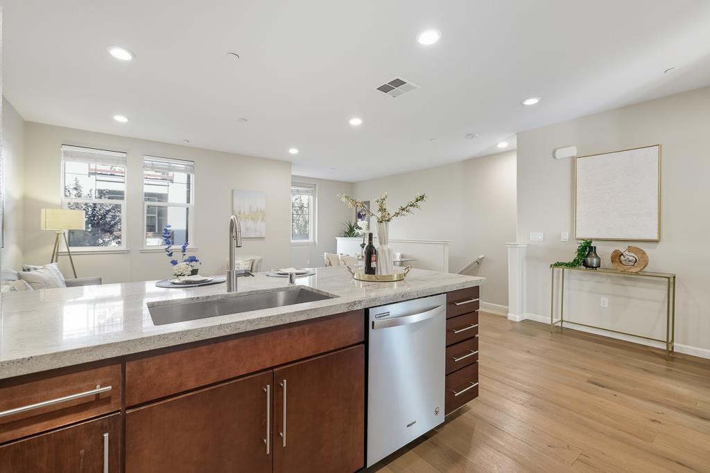 Detail Gallery Image 15 of 50 For 1036 Onofrio Ln #6,  San Jose,  CA 95131 - 2 Beds | 2 Baths