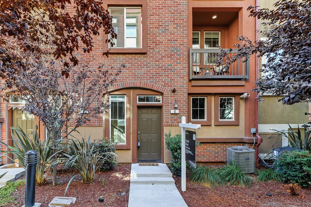 Detail Gallery Image 2 of 50 For 1036 Onofrio Ln #6,  San Jose,  CA 95131 - 2 Beds | 2 Baths