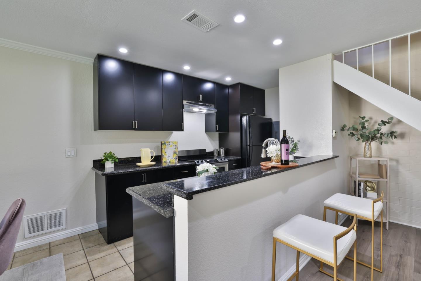 Detail Gallery Image 6 of 24 For 4768 Hatfield Walk #2,  San Jose,  CA 95124 - 2 Beds | 1 Baths