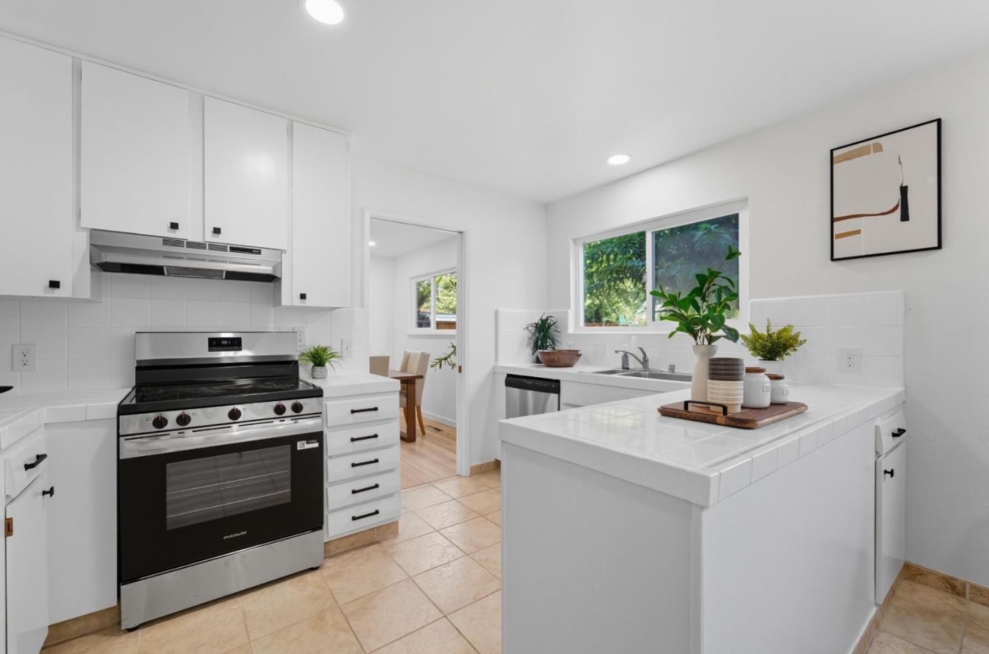 Detail Gallery Image 12 of 47 For 1741 Harte Dr, San Jose,  CA 95124 - 5 Beds | 2/1 Baths