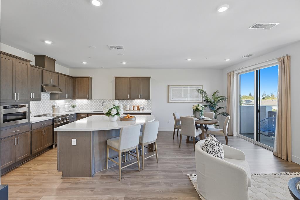 Detail Gallery Image 5 of 35 For 922 Magnolia Ter #8,  Sunnyvale,  CA 94086 - 2 Beds | 2/1 Baths