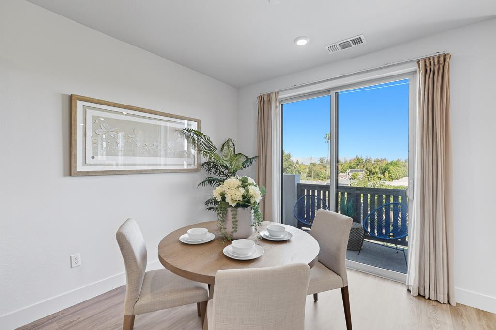 Detail Gallery Image 7 of 35 For 922 Magnolia Ter #8,  Sunnyvale,  CA 94086 - 2 Beds | 2/1 Baths