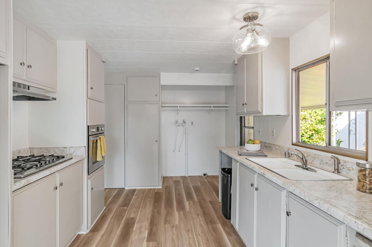 Detail Gallery Image 11 of 29 For 1075 Space Park Way #301,  Mountain View,  CA 94043 - 2 Beds | 2 Baths