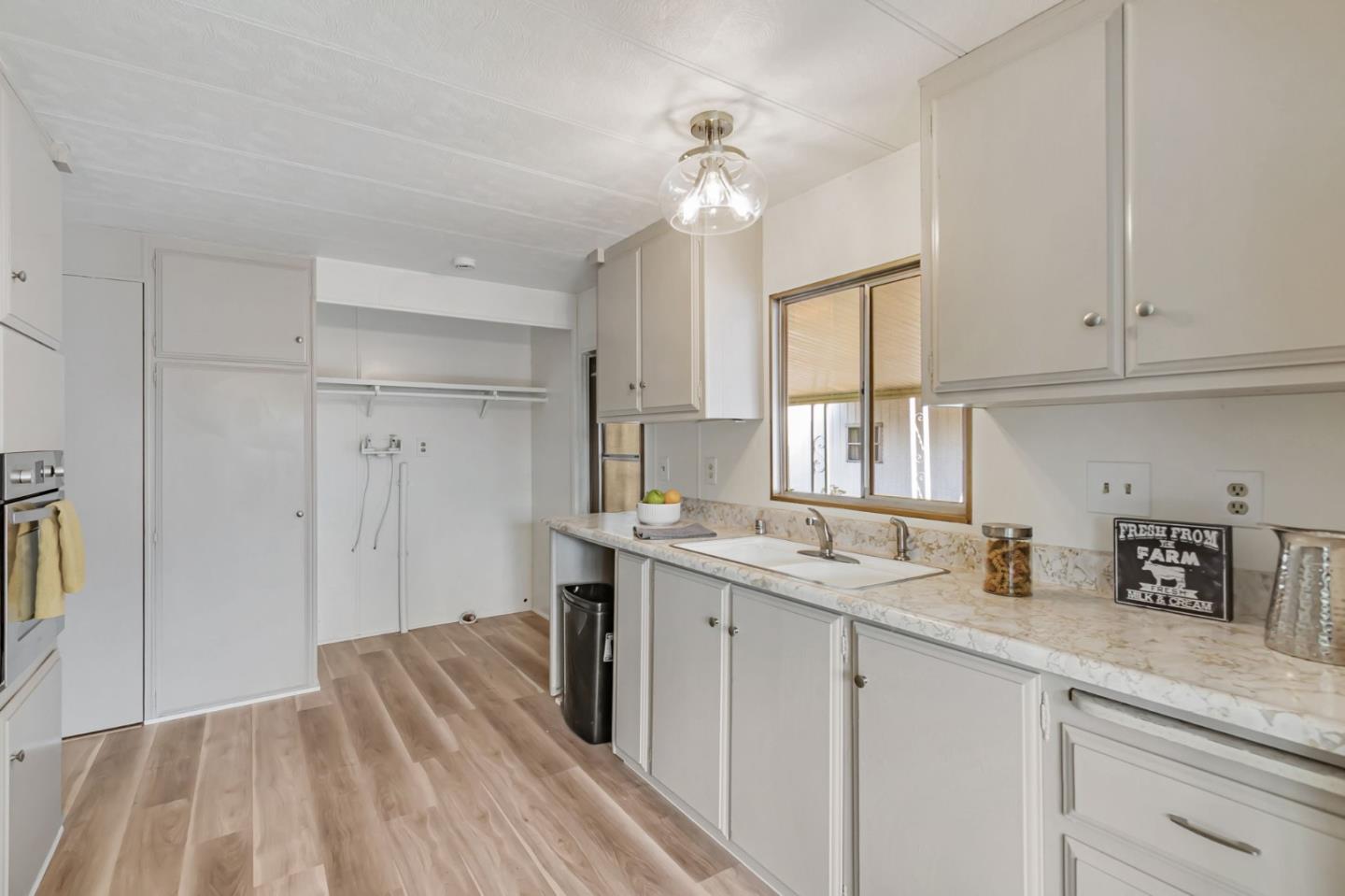 Detail Gallery Image 12 of 29 For 1075 Space Park Way #301,  Mountain View,  CA 94043 - 2 Beds | 2 Baths
