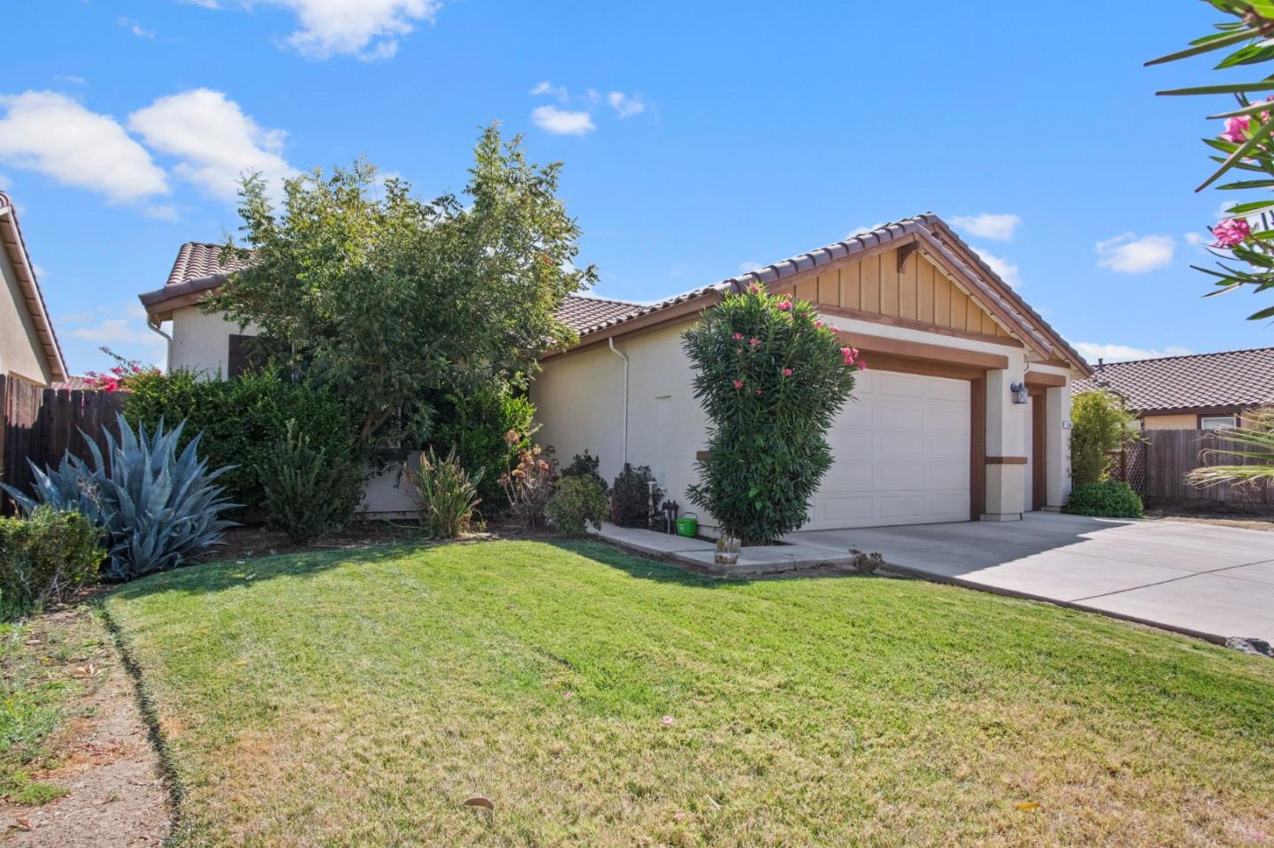 Detail Gallery Image 3 of 31 For 204 North St, Los Banos,  CA 93635 - 4 Beds | 3 Baths