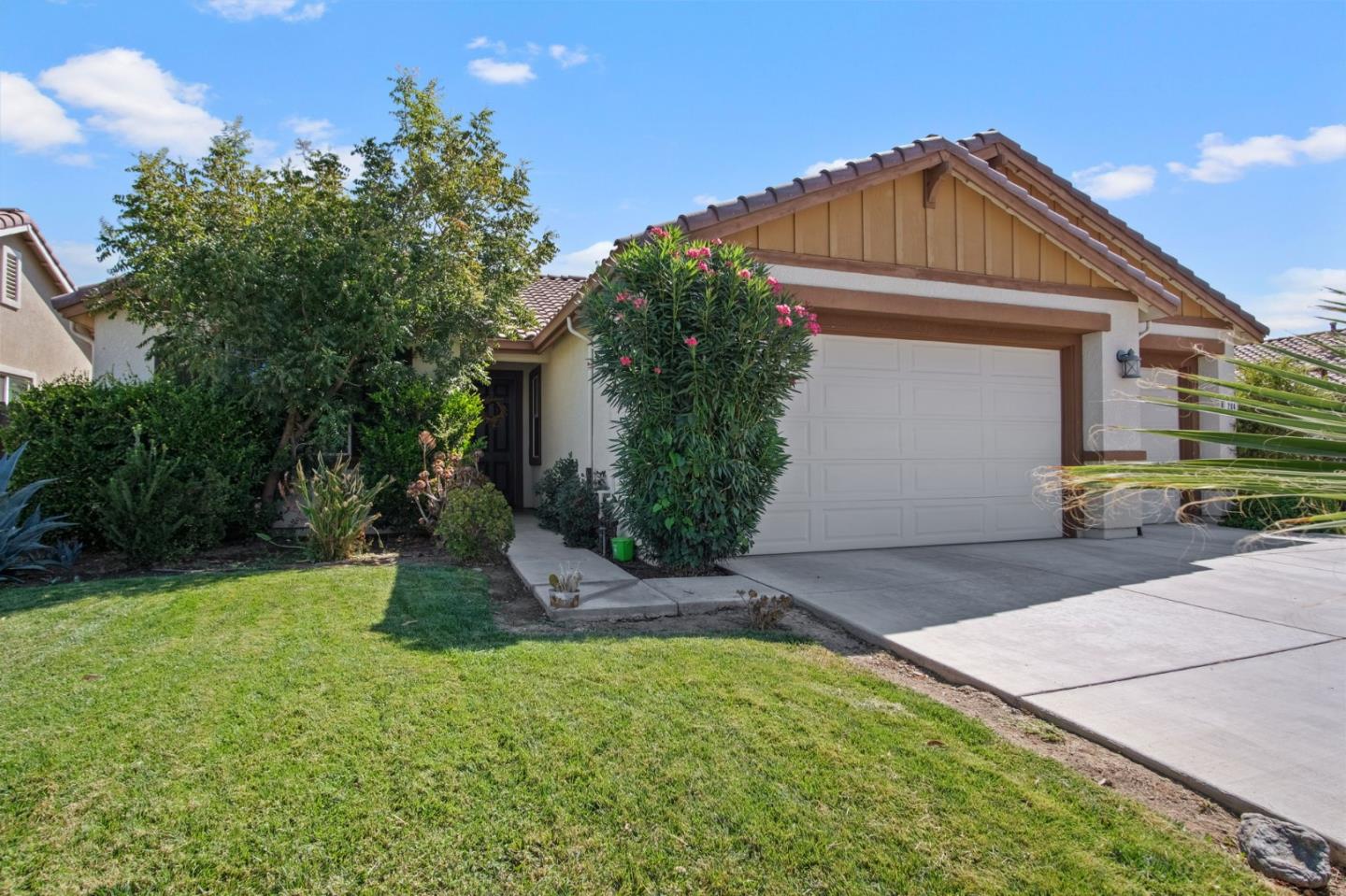 Detail Gallery Image 4 of 31 For 204 North St, Los Banos,  CA 93635 - 4 Beds | 3 Baths