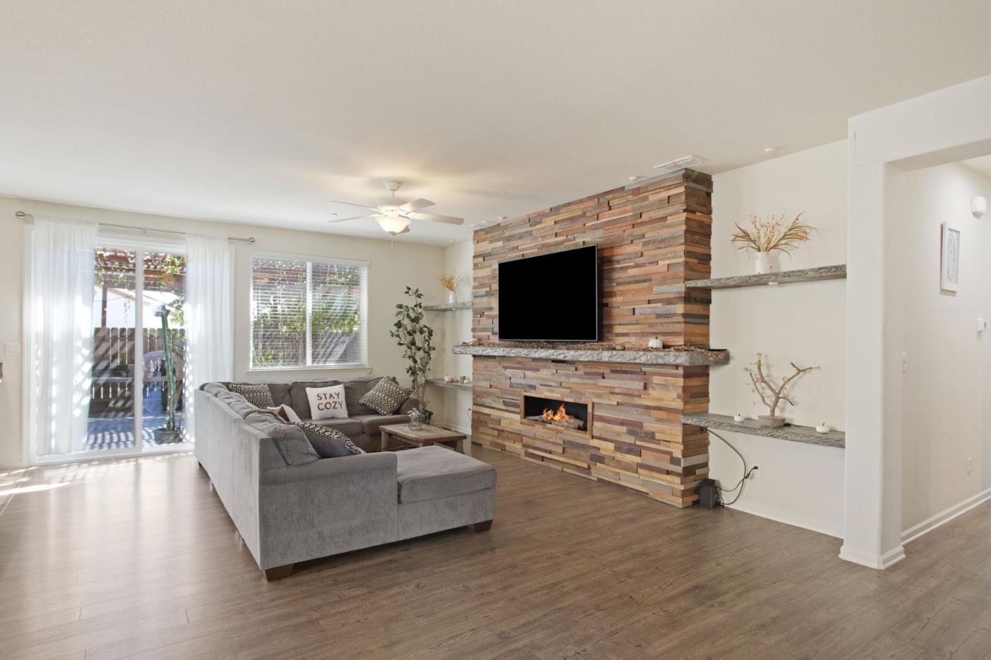 Detail Gallery Image 8 of 31 For 204 North St, Los Banos,  CA 93635 - 4 Beds | 3 Baths