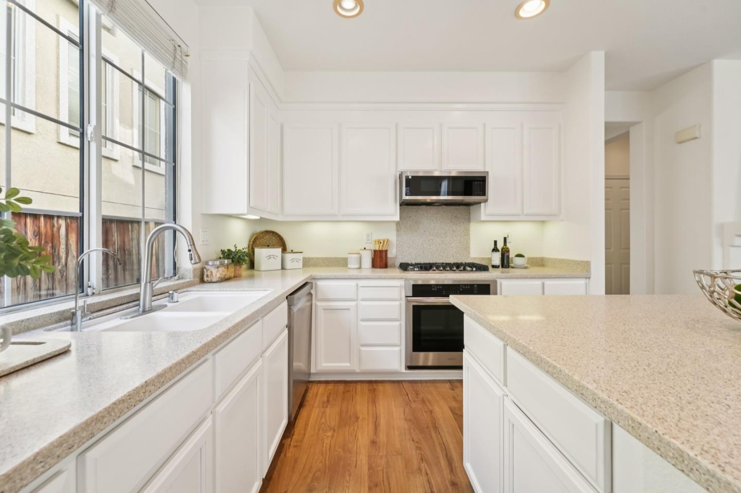 Detail Gallery Image 7 of 89 For 3430 Maroun Pl, San Jose,  CA 95148 - 3 Beds | 2/1 Baths