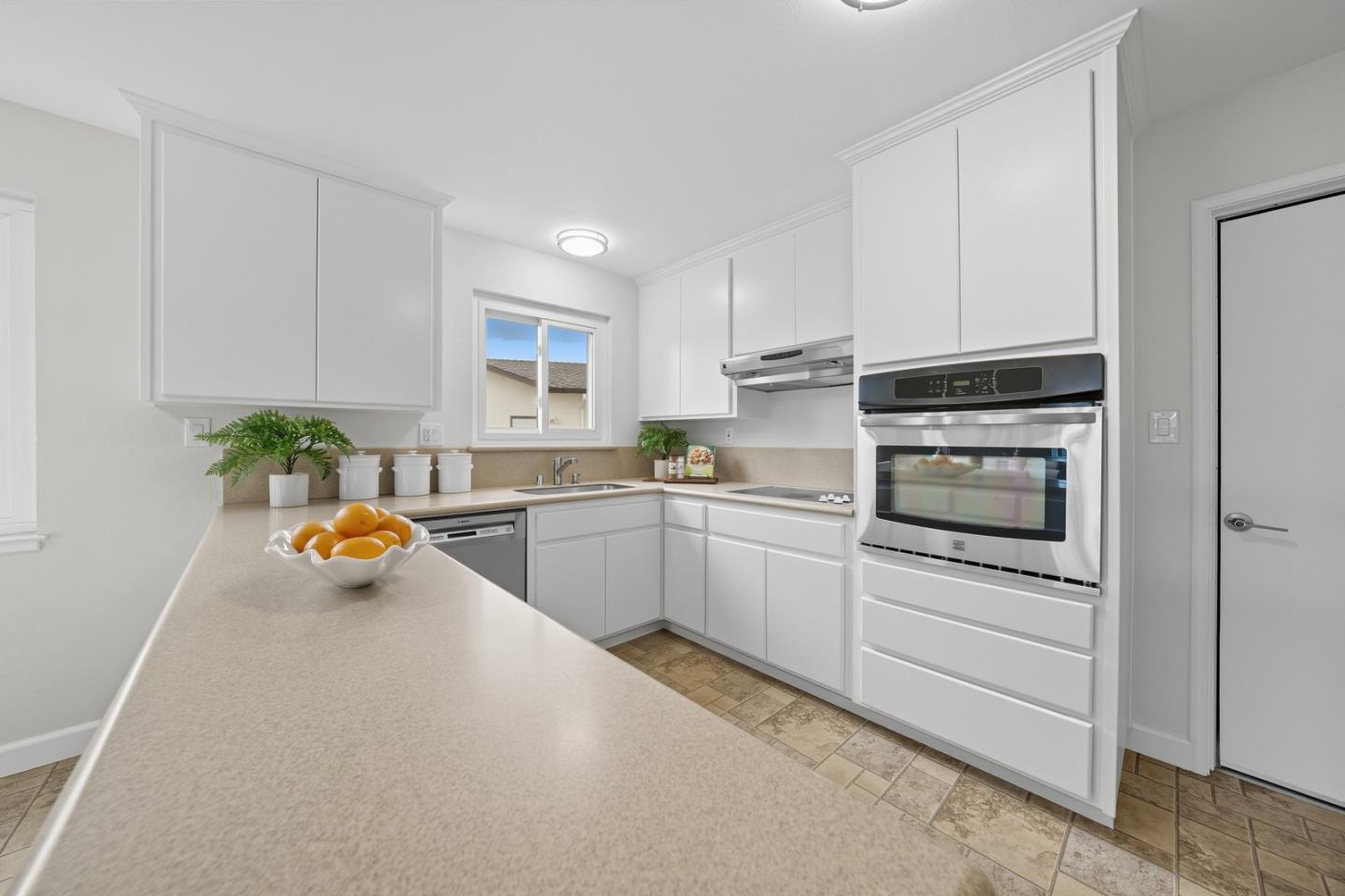 Detail Gallery Image 10 of 28 For 1479 Blackhawk Ct, Sunnyvale,  CA 94087 - 4 Beds | 2 Baths