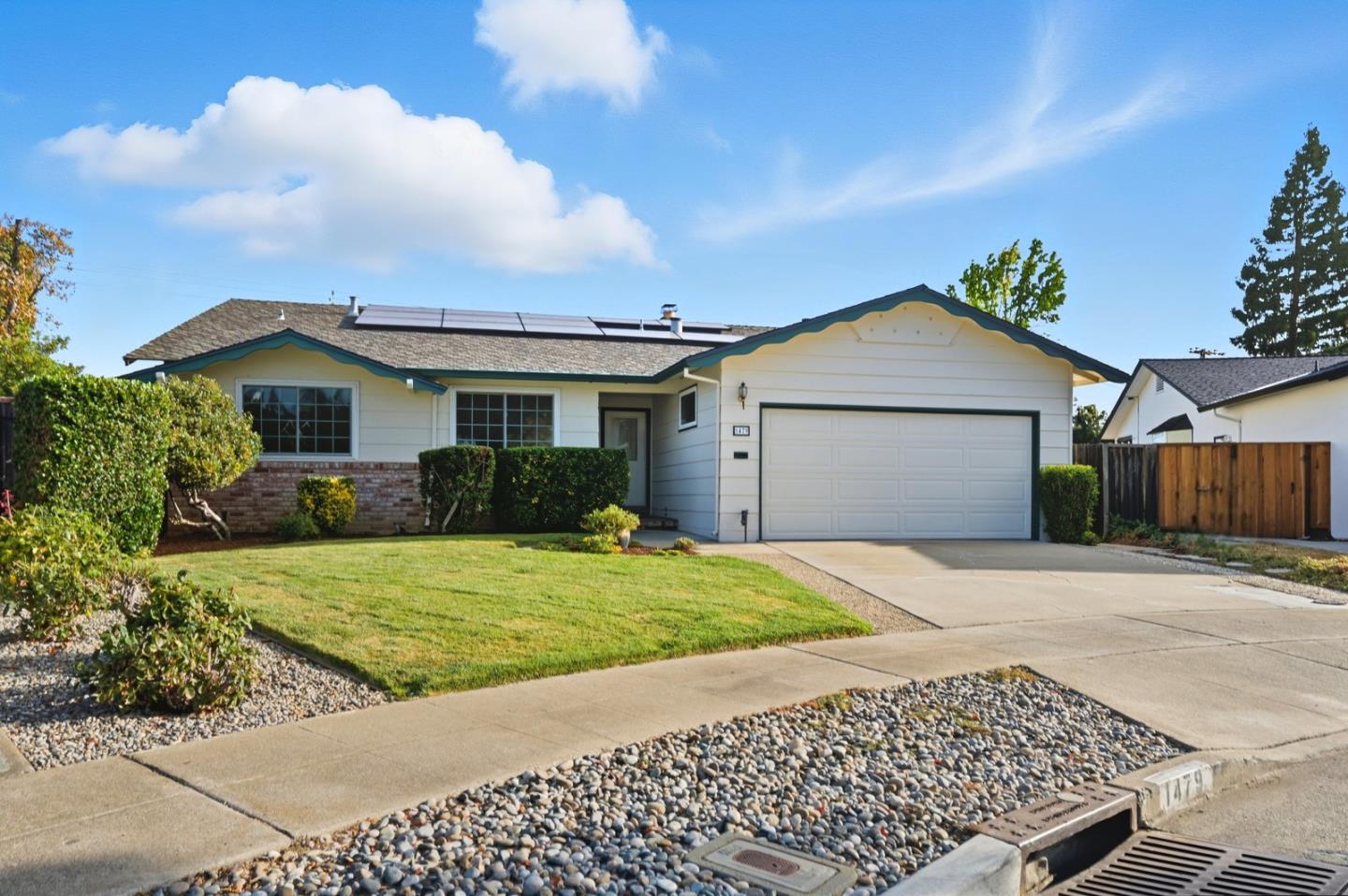 Detail Gallery Image 2 of 28 For 1479 Blackhawk Ct, Sunnyvale,  CA 94087 - 4 Beds | 2 Baths