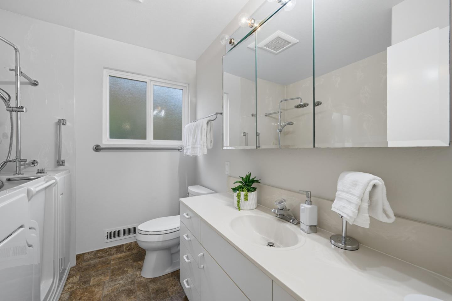 Detail Gallery Image 21 of 28 For 1479 Blackhawk Ct, Sunnyvale,  CA 94087 - 4 Beds | 2 Baths