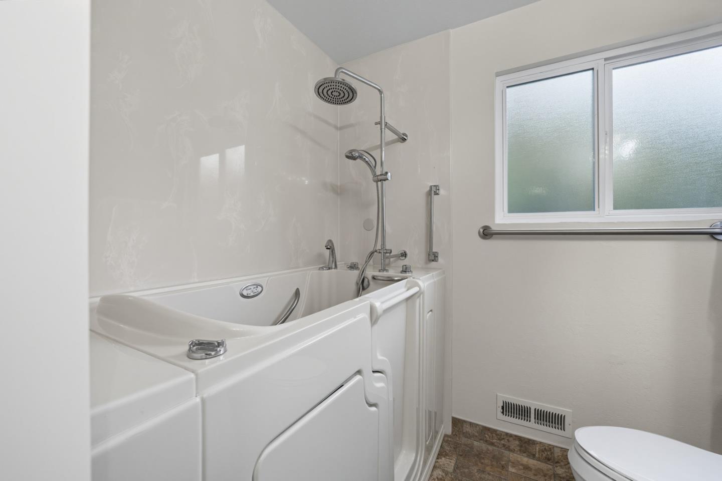 Detail Gallery Image 22 of 28 For 1479 Blackhawk Ct, Sunnyvale,  CA 94087 - 4 Beds | 2 Baths