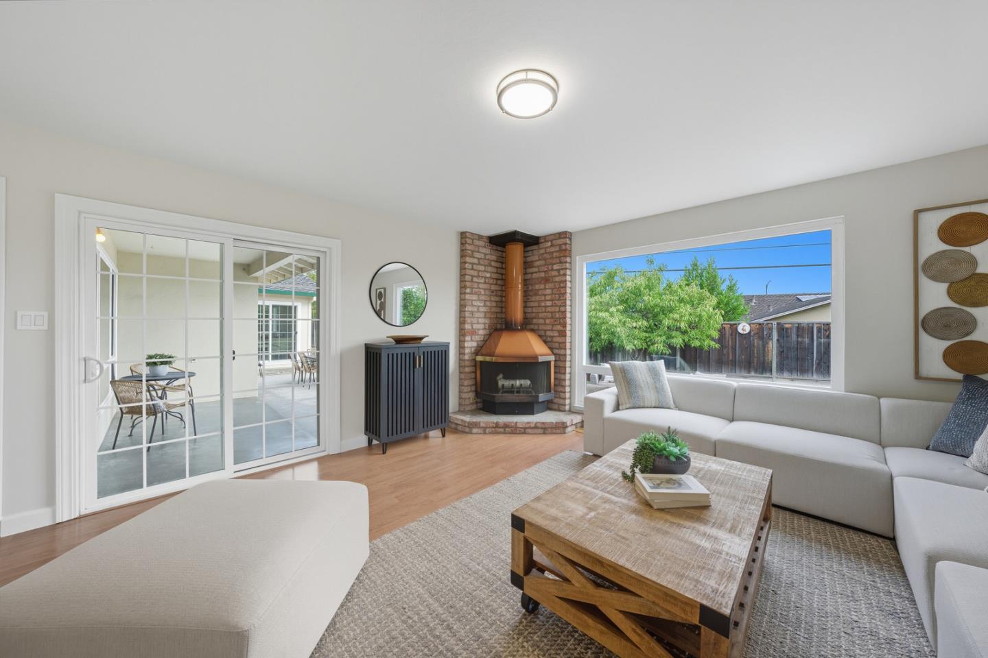 Detail Gallery Image 5 of 28 For 1479 Blackhawk Ct, Sunnyvale,  CA 94087 - 4 Beds | 2 Baths