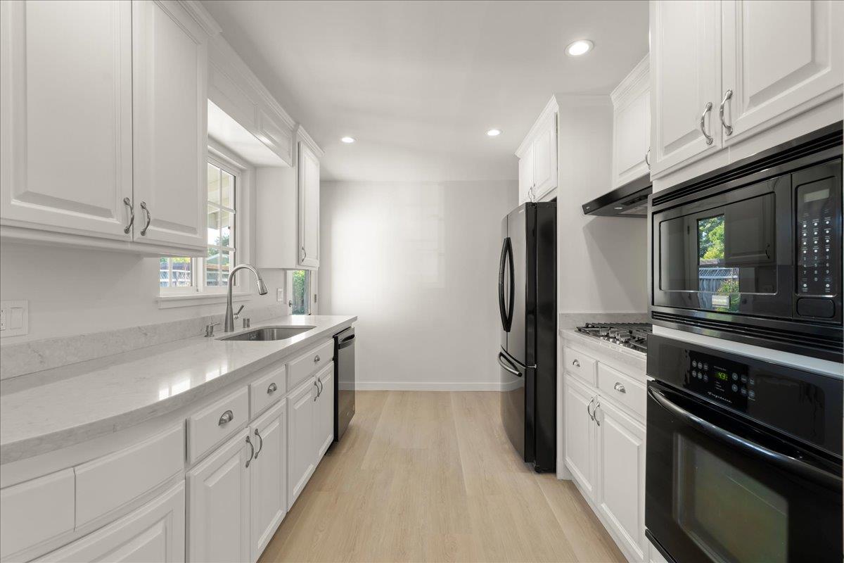 Detail Gallery Image 6 of 17 For 4636 Armour Dr, Santa Clara,  CA 95054 - 3 Beds | 3 Baths