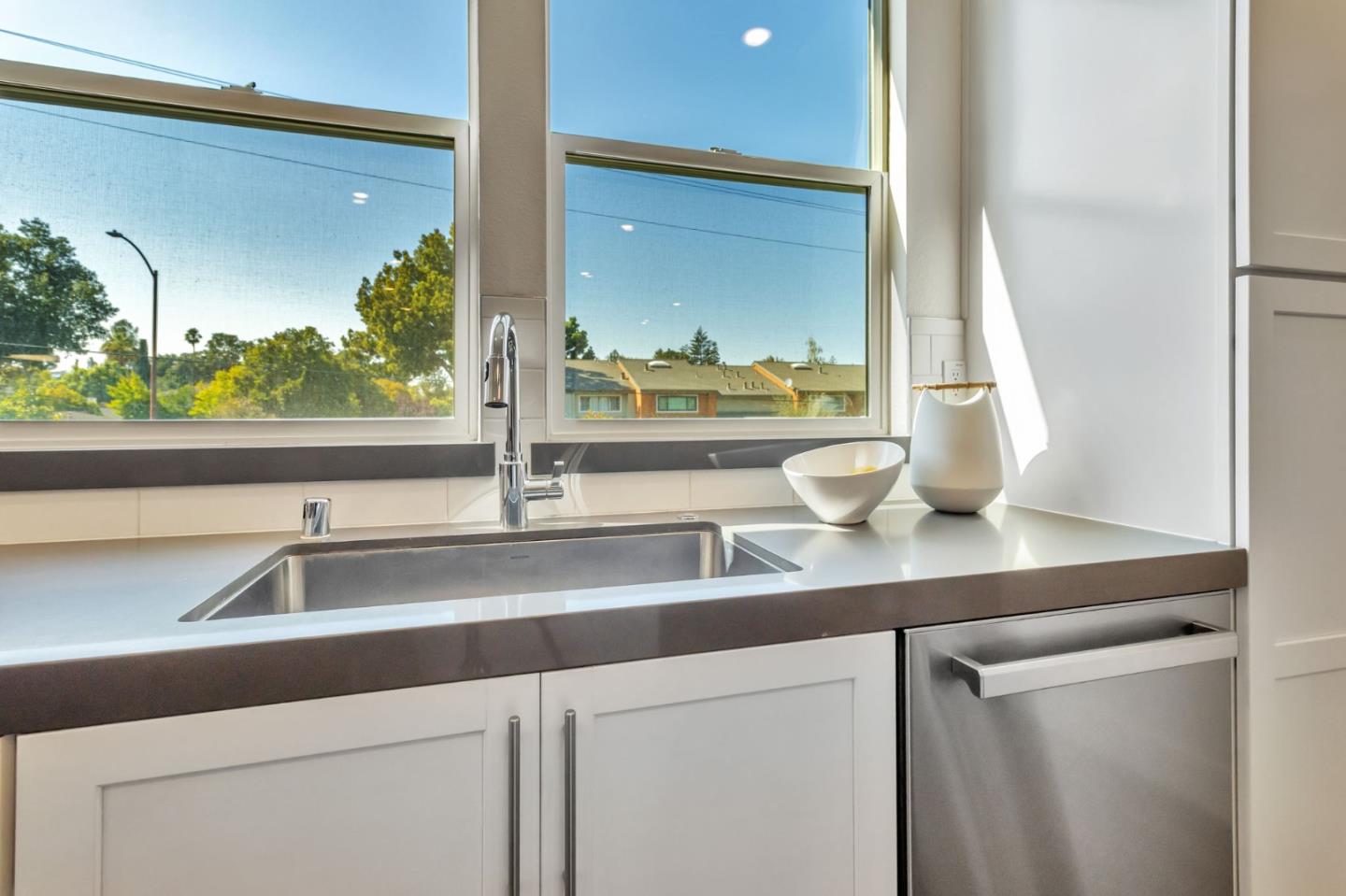 Detail Gallery Image 12 of 41 For 105 Ortega Ave, Mountain View,  CA 94040 - 3 Beds | 3/1 Baths