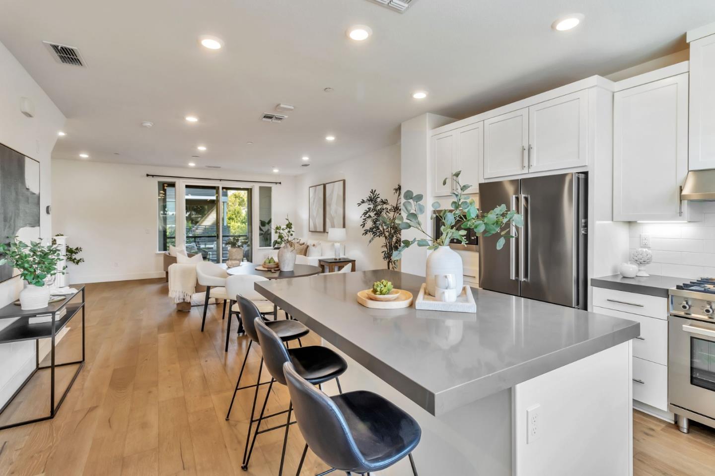 Detail Gallery Image 13 of 41 For 105 Ortega Ave, Mountain View,  CA 94040 - 3 Beds | 3/1 Baths