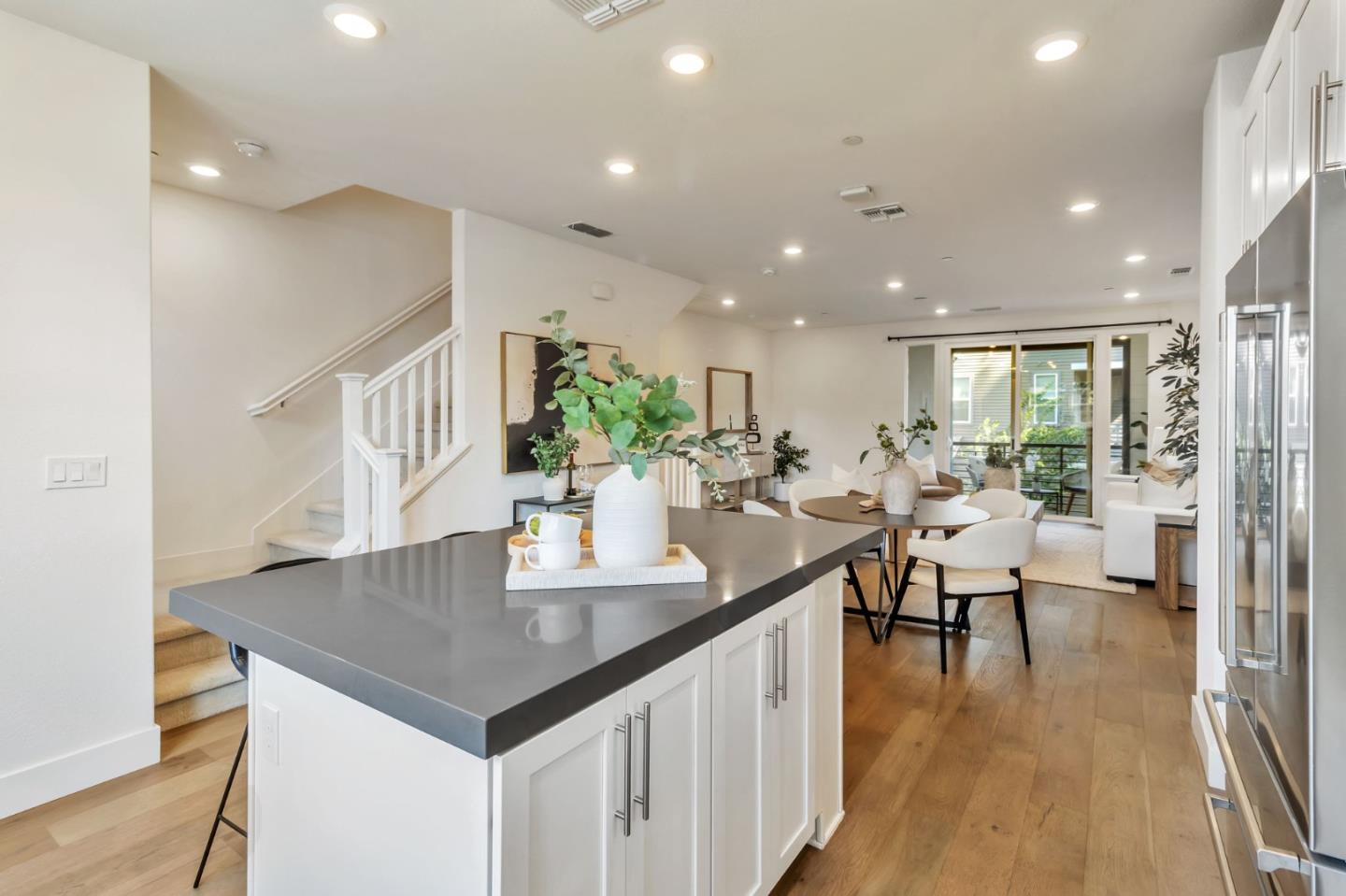 Detail Gallery Image 14 of 41 For 105 Ortega Ave, Mountain View,  CA 94040 - 3 Beds | 3/1 Baths