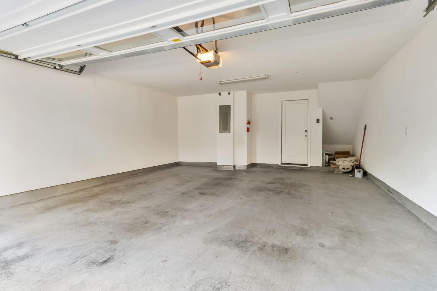 Detail Gallery Image 33 of 41 For 105 Ortega Ave, Mountain View,  CA 94040 - 3 Beds | 3/1 Baths
