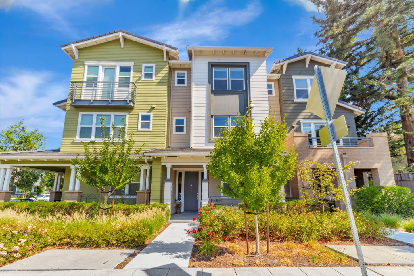 Detail Gallery Image 4 of 41 For 105 Ortega Ave, Mountain View,  CA 94040 - 3 Beds | 3/1 Baths