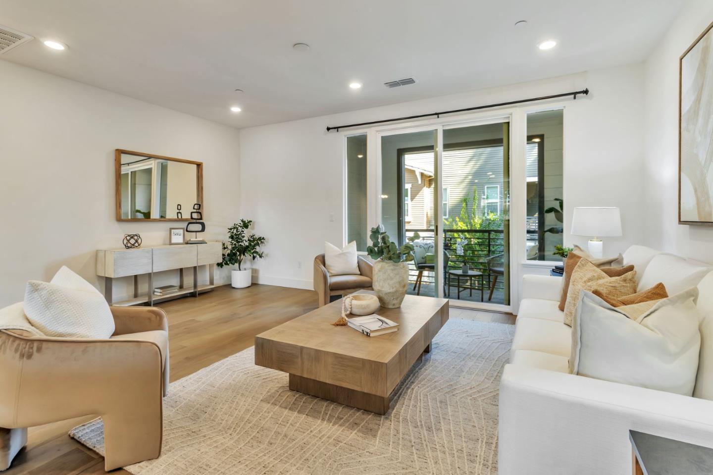 Detail Gallery Image 7 of 41 For 105 Ortega Ave, Mountain View,  CA 94040 - 3 Beds | 3/1 Baths