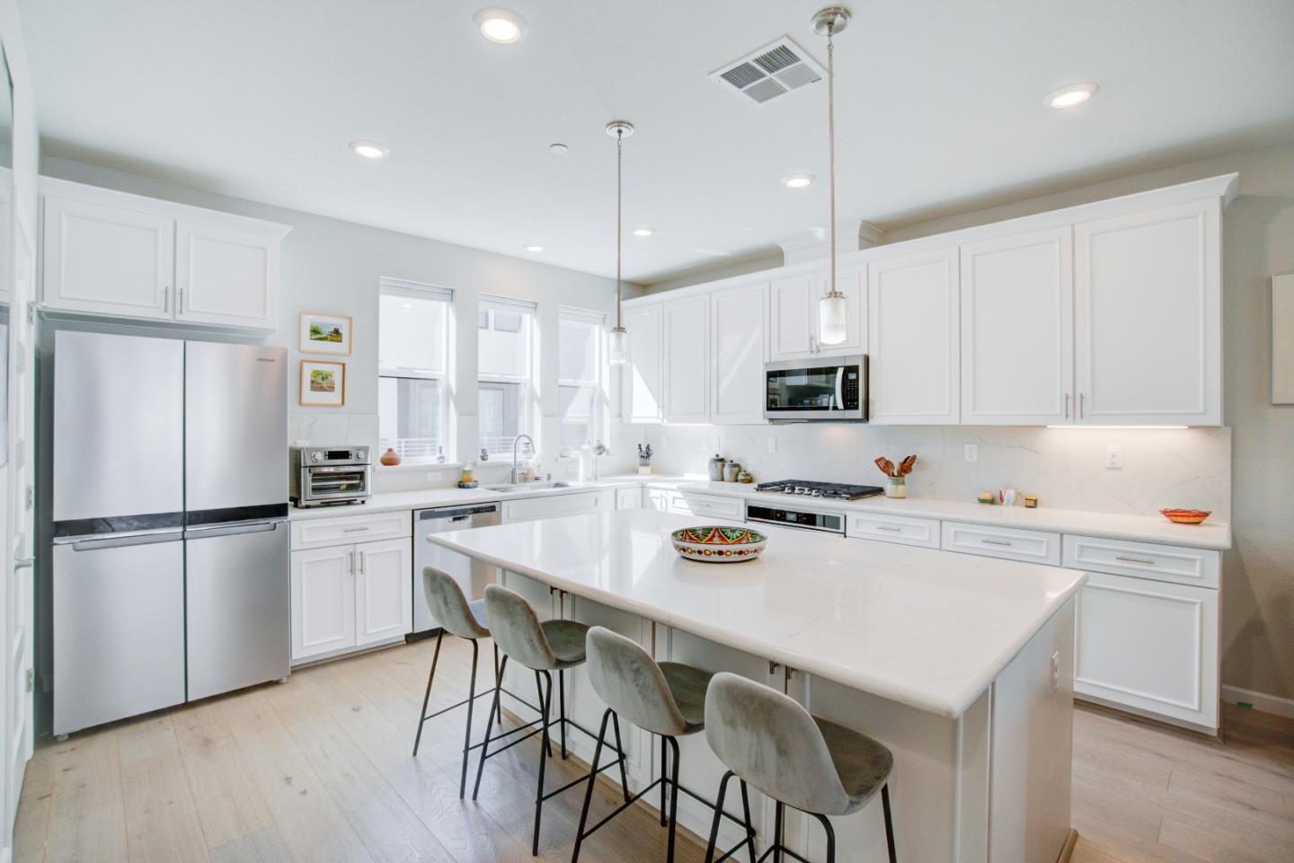 Detail Gallery Image 3 of 27 For 2785 Ball Pl #4,  Santa Clara,  CA 95051 - 4 Beds | 3/1 Baths