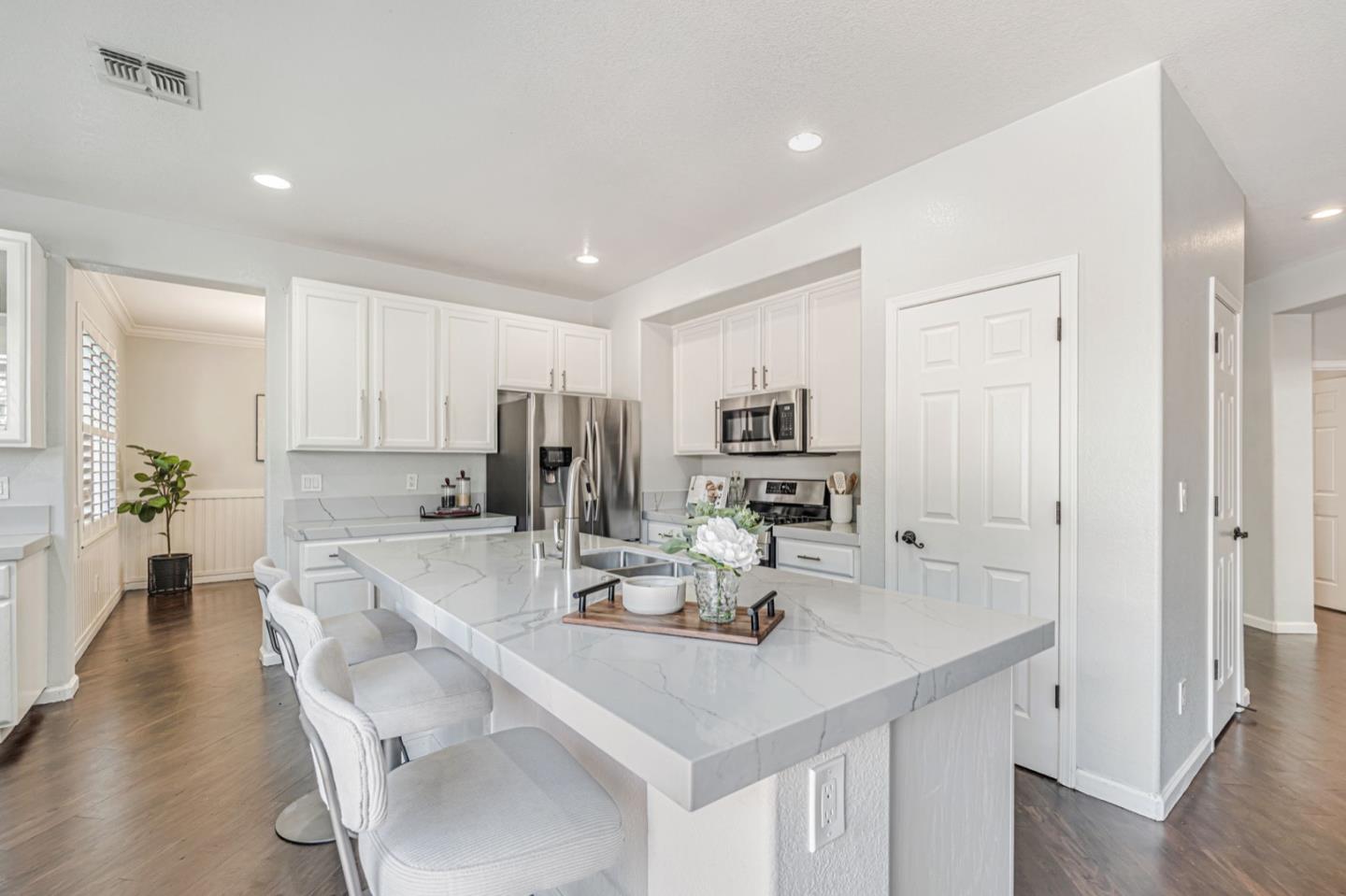 Detail Gallery Image 11 of 43 For 1586 Arrigotti Ln, Tracy,  CA 95377 - 5 Beds | 3 Baths