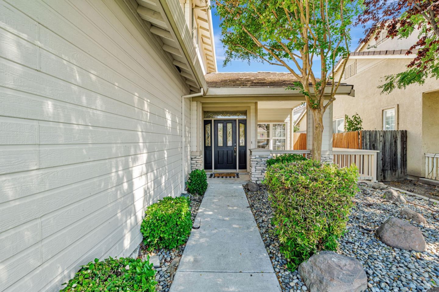 Detail Gallery Image 3 of 43 For 1586 Arrigotti Ln, Tracy,  CA 95377 - 5 Beds | 3 Baths