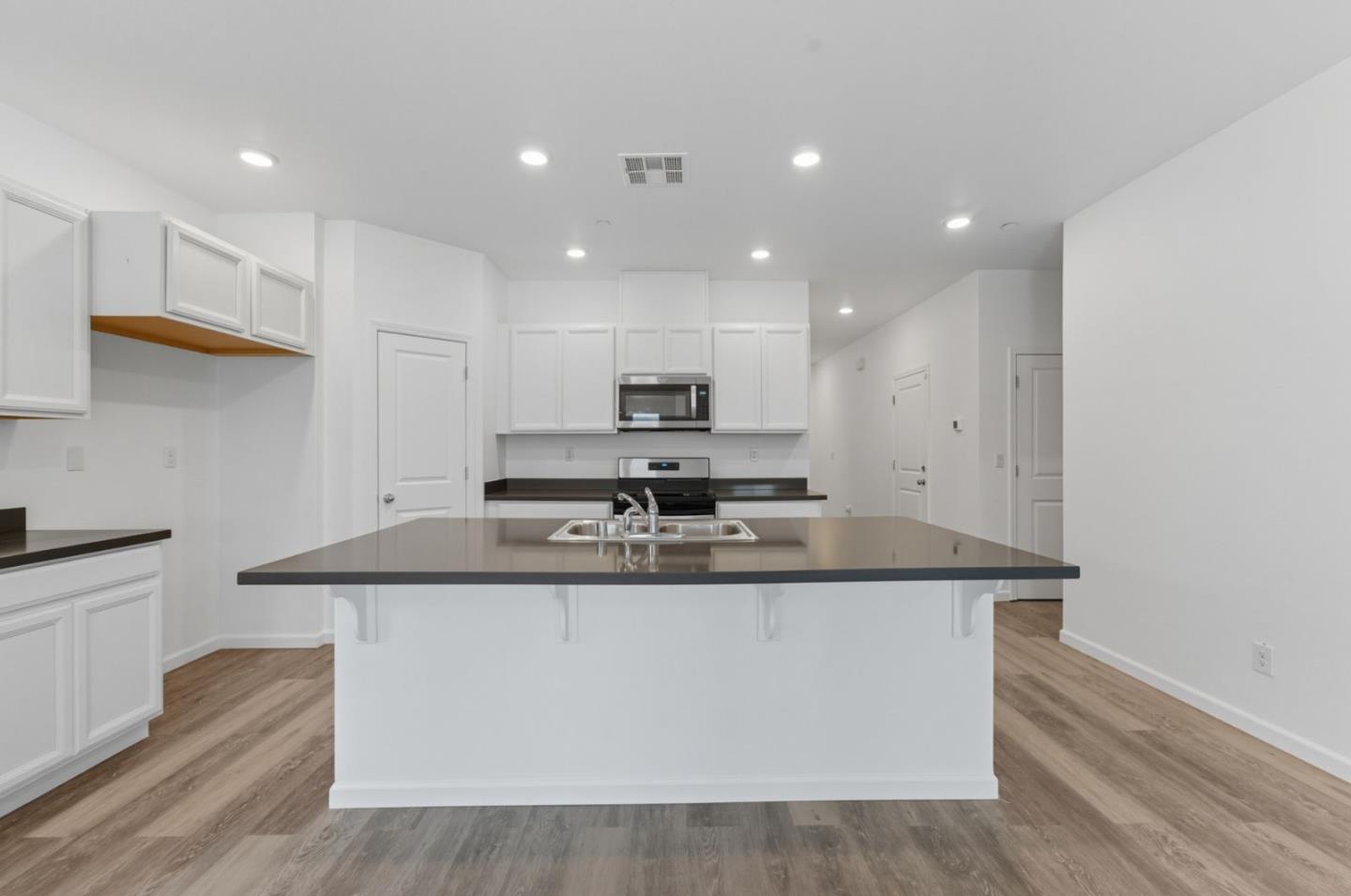 Detail Gallery Image 10 of 35 For 4854 E Goshawk Ct, Stockton,  CA 95215 - 4 Beds | 2 Baths