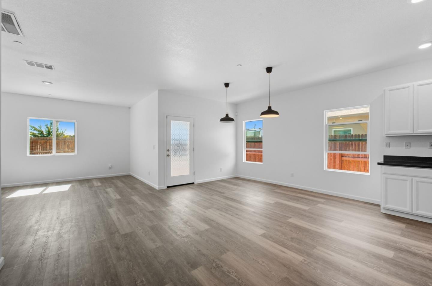 Detail Gallery Image 11 of 35 For 4854 E Goshawk Ct, Stockton,  CA 95215 - 4 Beds | 2 Baths