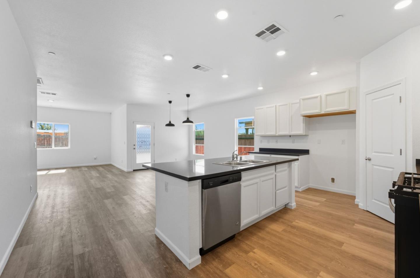 Detail Gallery Image 22 of 35 For 4854 E Goshawk Ct, Stockton,  CA 95215 - 4 Beds | 2 Baths