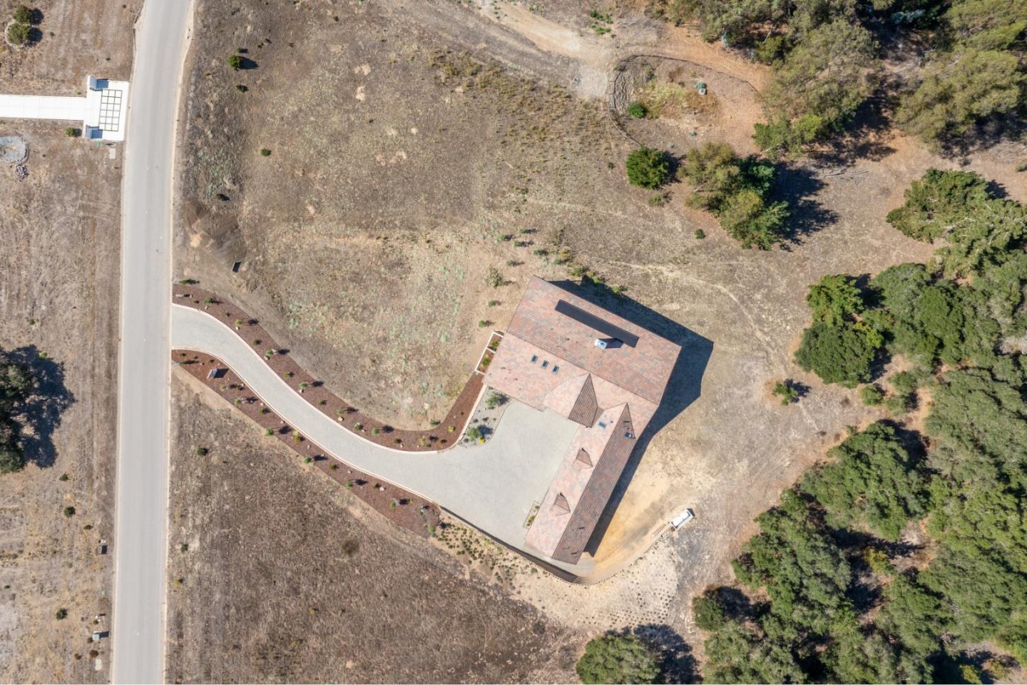Detail Gallery Image 10 of 58 For 9020 Hidden Canyon Rd, Salinas,  CA 93907 - 4 Beds | 3/1 Baths