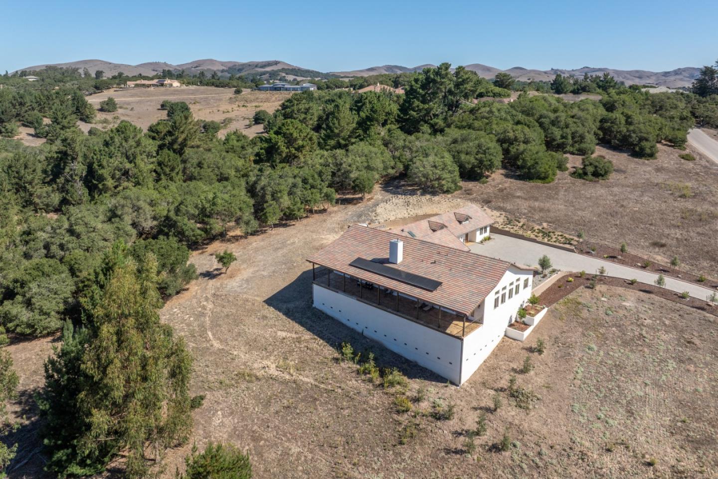 Detail Gallery Image 12 of 58 For 9020 Hidden Canyon Rd, Salinas,  CA 93907 - 4 Beds | 3/1 Baths