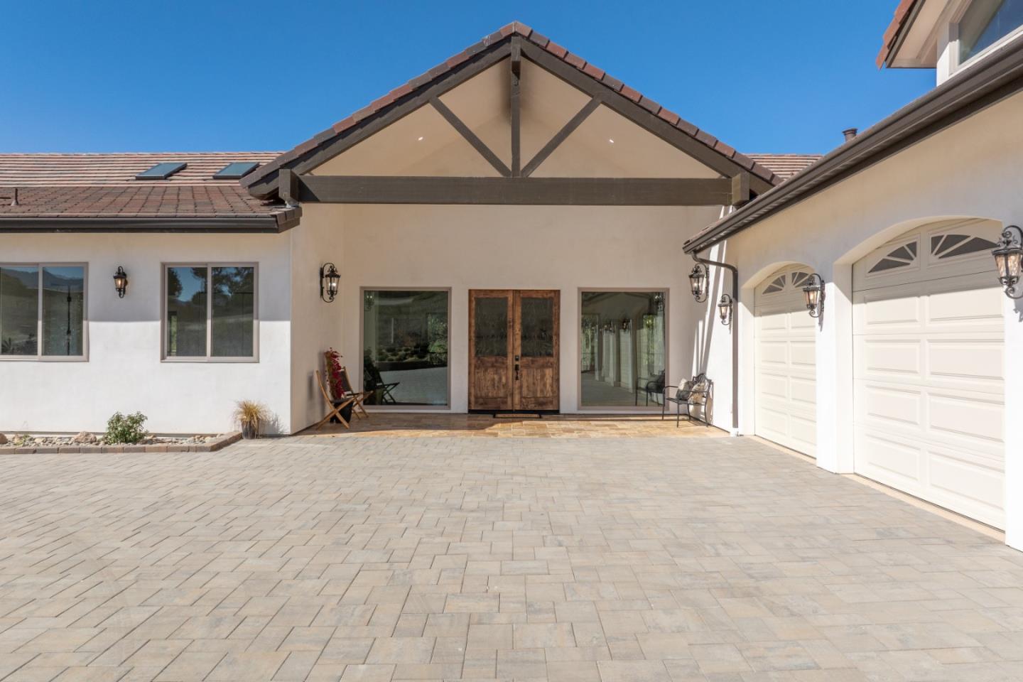 Detail Gallery Image 13 of 58 For 9020 Hidden Canyon Rd, Salinas,  CA 93907 - 4 Beds | 3/1 Baths