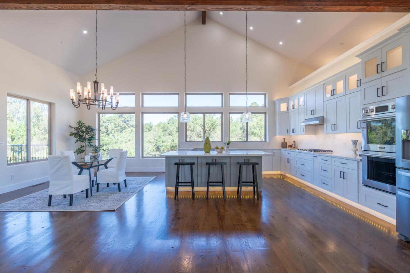 Detail Gallery Image 18 of 58 For 9020 Hidden Canyon Rd, Salinas,  CA 93907 - 4 Beds | 3/1 Baths