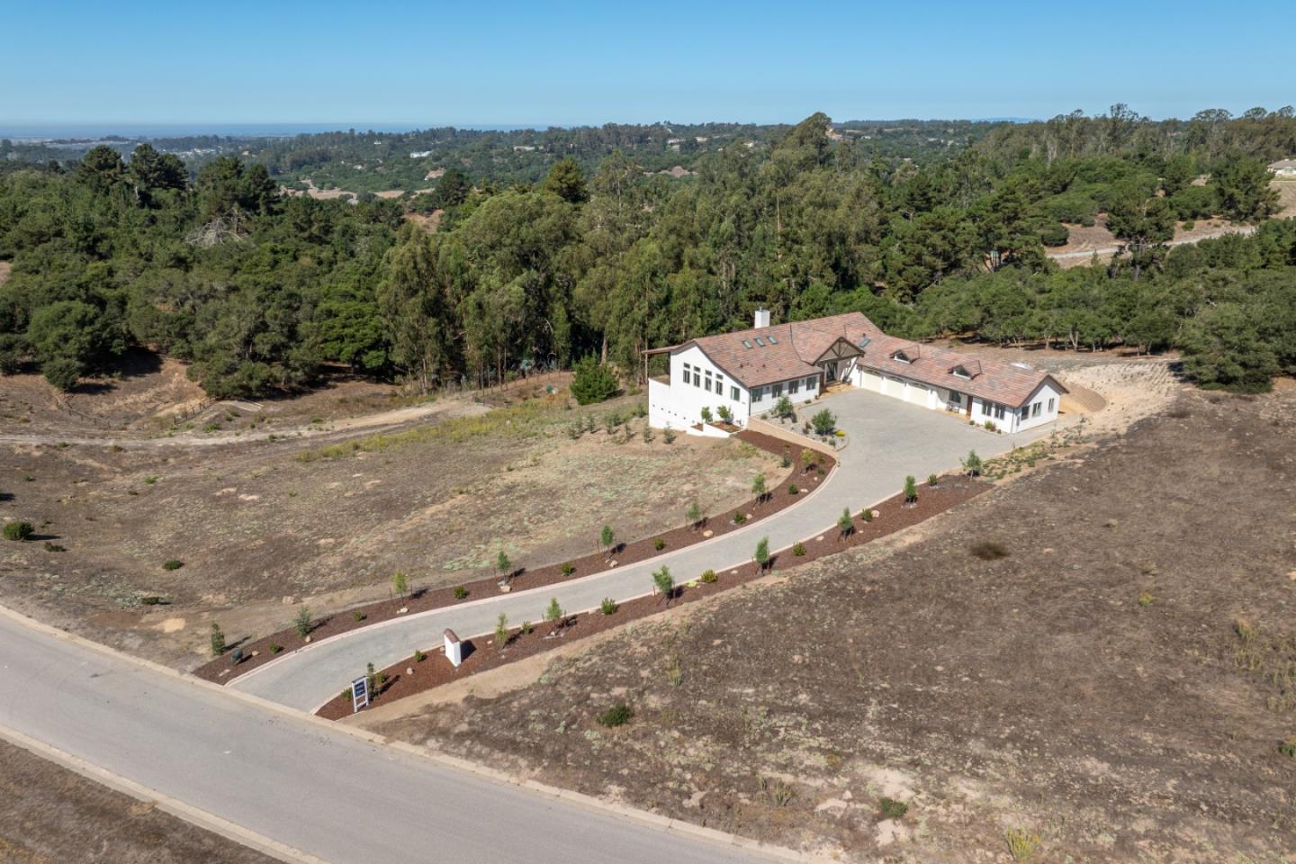 Detail Gallery Image 4 of 58 For 9020 Hidden Canyon Rd, Salinas,  CA 93907 - 4 Beds | 3/1 Baths