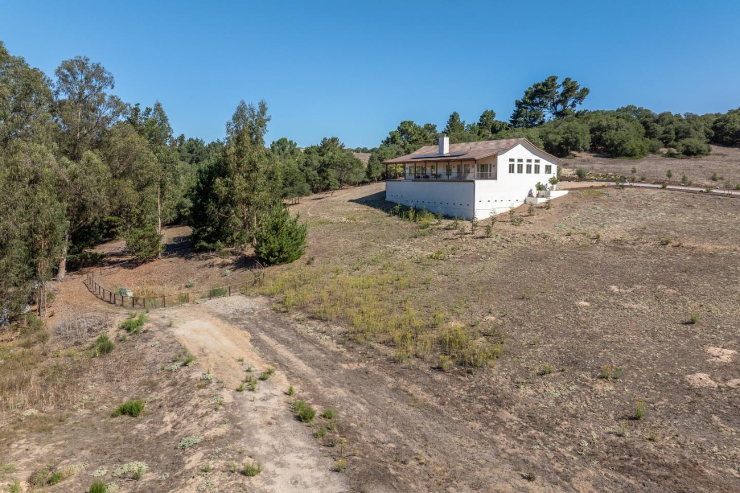 Detail Gallery Image 7 of 58 For 9020 Hidden Canyon Rd, Salinas,  CA 93907 - 4 Beds | 3/1 Baths