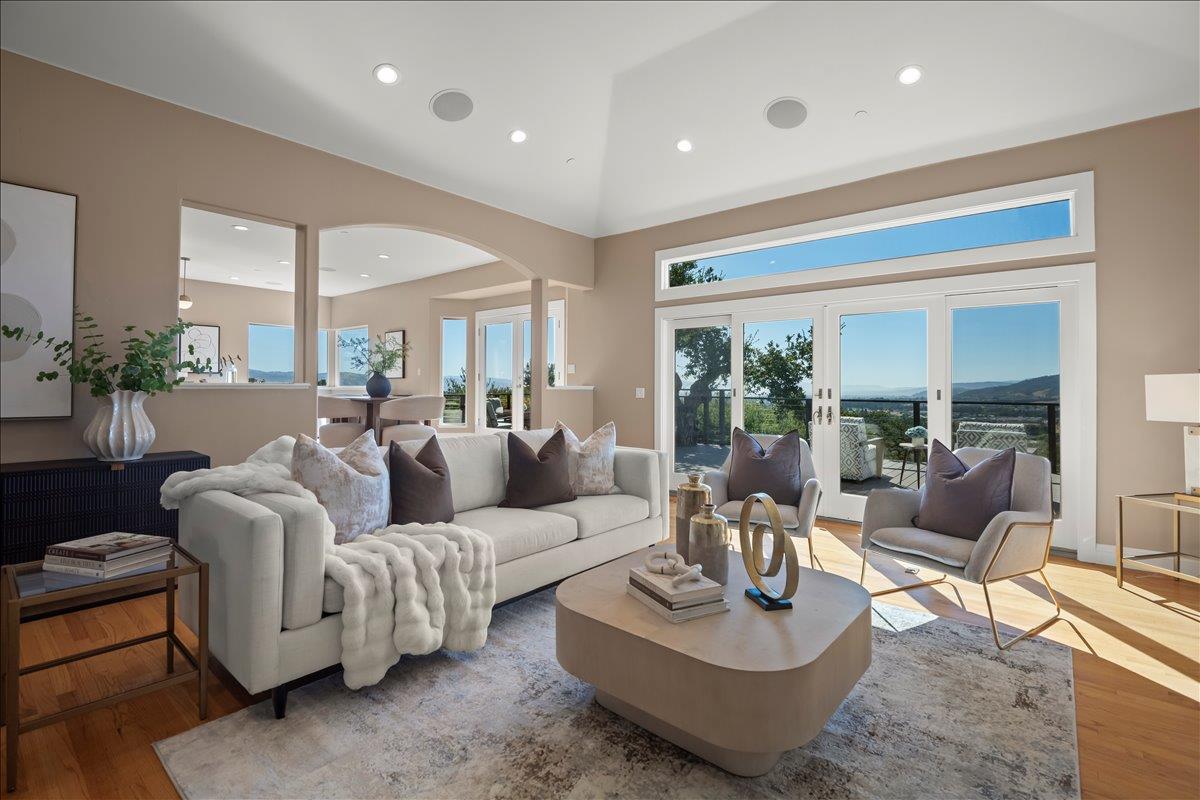Detail Gallery Image 10 of 71 For 8320 Chantrelle Ct, Gilroy,  CA 95020 - 4 Beds | 3/1 Baths