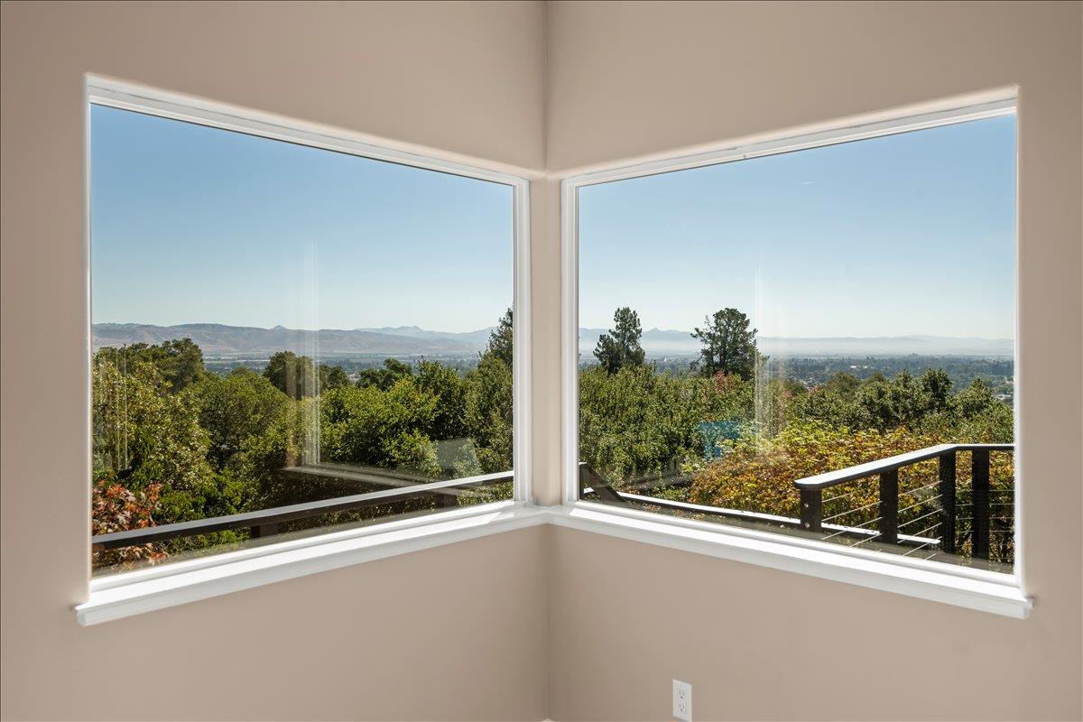 Detail Gallery Image 16 of 71 For 8320 Chantrelle Ct, Gilroy,  CA 95020 - 4 Beds | 3/1 Baths