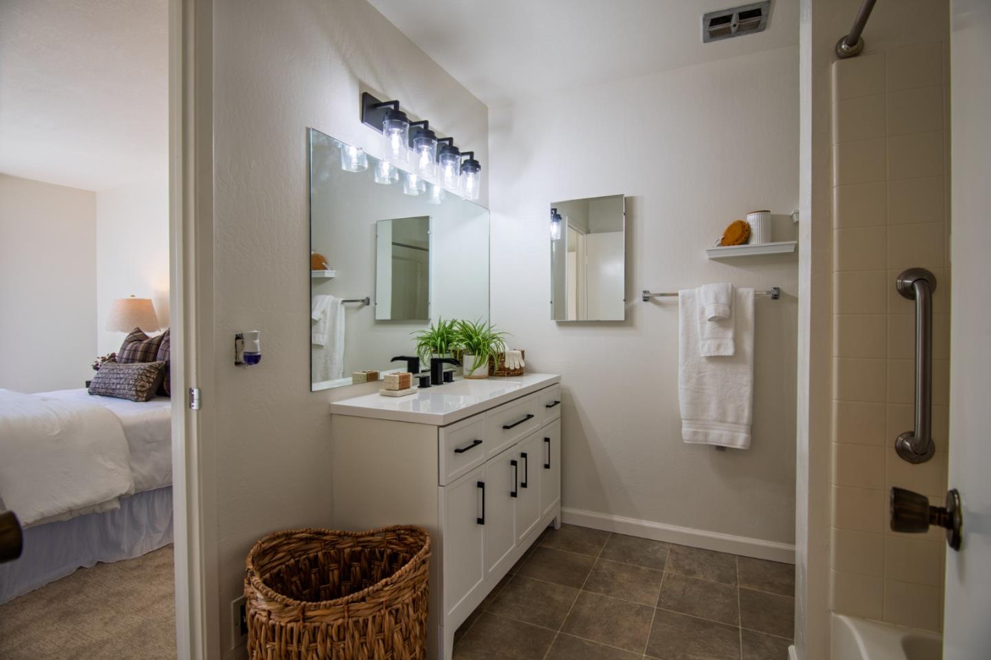 Detail Gallery Image 11 of 27 For 1350 Charmwood Sq, San Jose,  CA 95117 - 2 Beds | 1 Baths