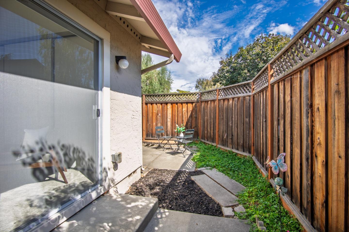 Detail Gallery Image 19 of 27 For 1350 Charmwood Sq, San Jose,  CA 95117 - 2 Beds | 1 Baths