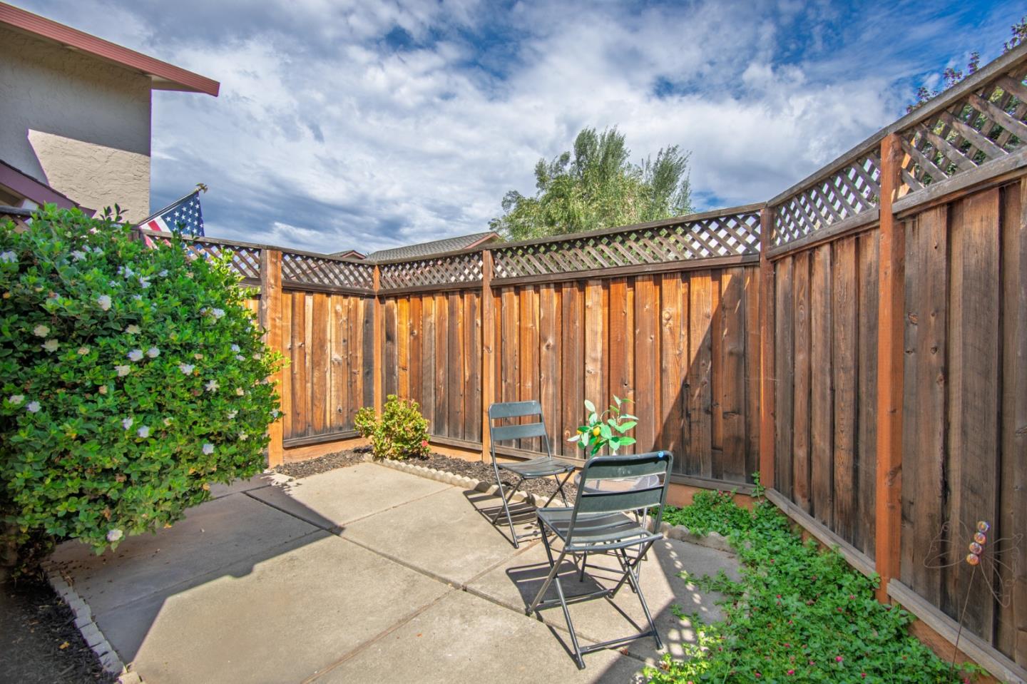 Detail Gallery Image 20 of 27 For 1350 Charmwood Sq, San Jose,  CA 95117 - 2 Beds | 1 Baths