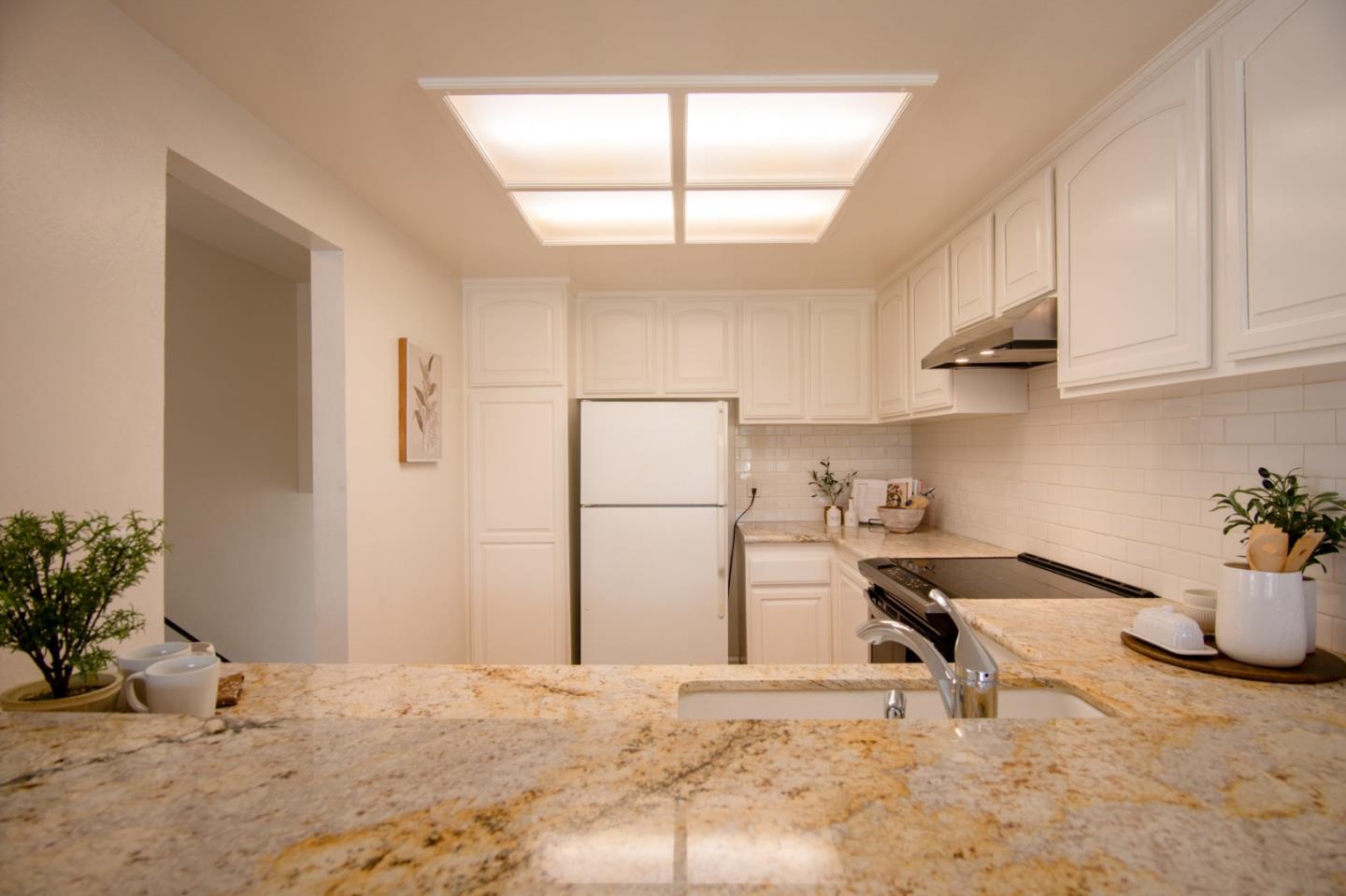 Detail Gallery Image 4 of 27 For 1350 Charmwood Sq, San Jose,  CA 95117 - 2 Beds | 1 Baths