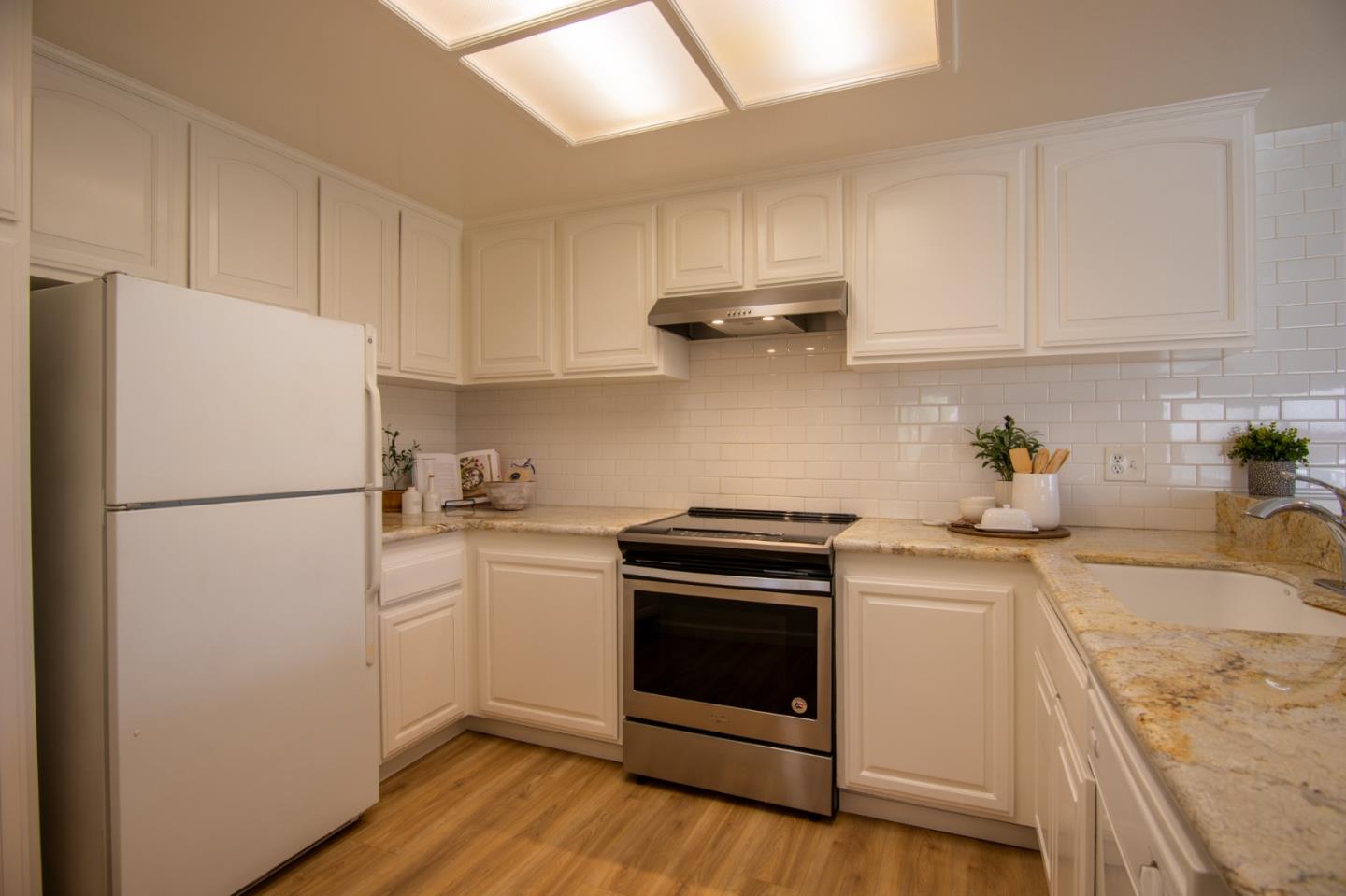 Detail Gallery Image 6 of 27 For 1350 Charmwood Sq, San Jose,  CA 95117 - 2 Beds | 1 Baths