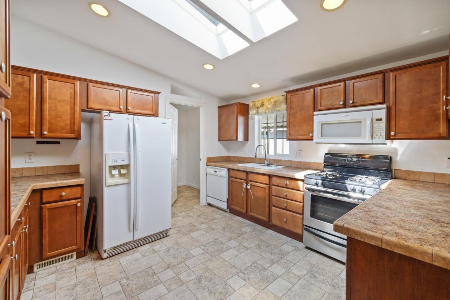 Detail Gallery Image 4 of 34 For 444 Whispering Pines Dr #68,  Scotts Valley,  CA 95066 - 3 Beds | 2 Baths