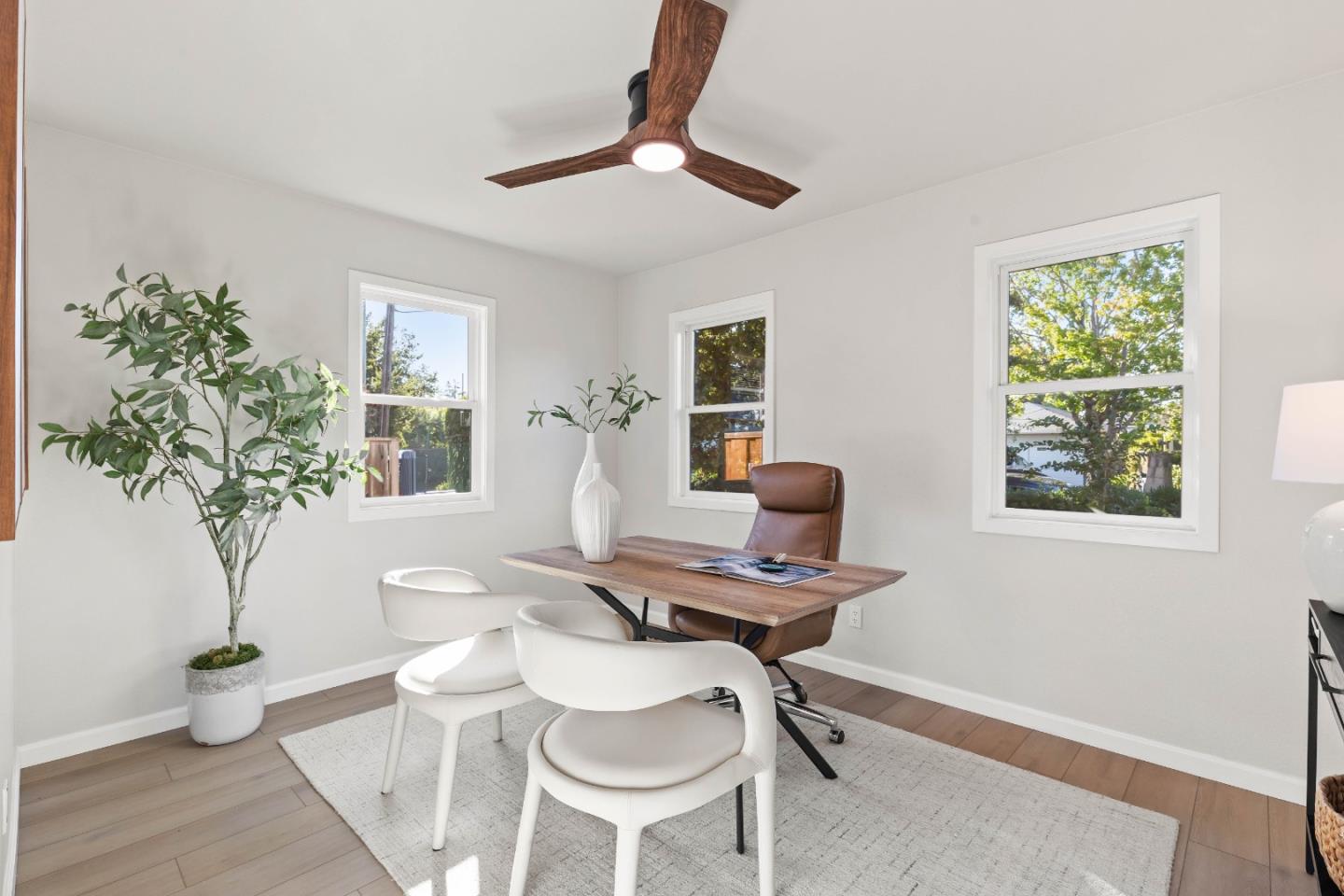 Detail Gallery Image 10 of 38 For 620 Iris St, Redwood City,  CA 94062 - 4 Beds | 3/1 Baths