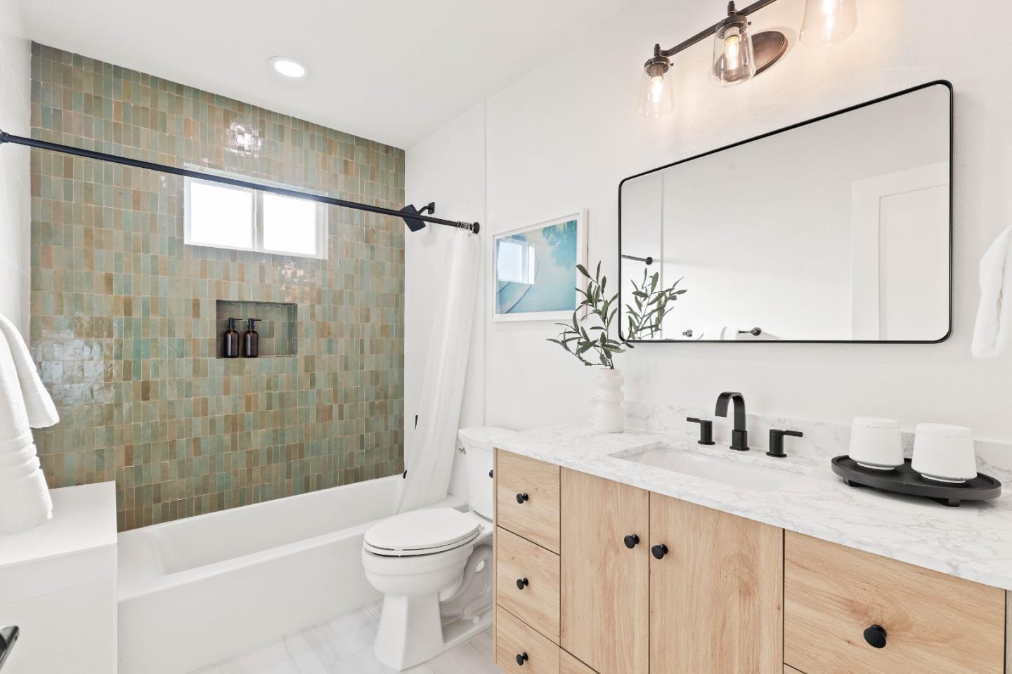 Detail Gallery Image 11 of 38 For 620 Iris St, Redwood City,  CA 94062 - 4 Beds | 3/1 Baths